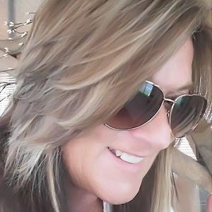 Meet your Posher, Debi
